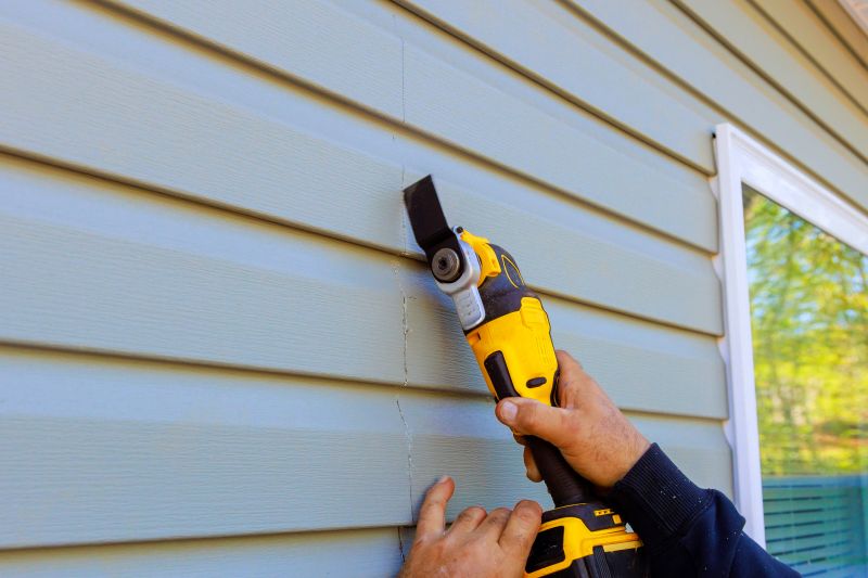 Vinyl Siding Repair - Panel removal